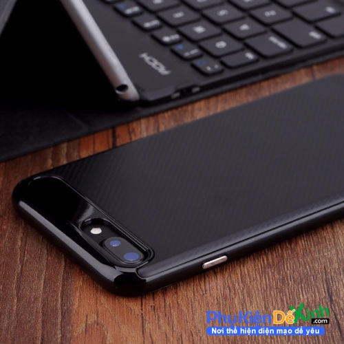Ốp viền kim loại iPhone 8 8Plus phía bên trong là 1 khung nhựa mềm TPU giúp bạn bảo vệ toàn diện mọi góc cạnh của máy rất tốt. Lớp nhựa này khá mỏng chỉ khoảng 0.7mm, bên ngoài kết hợp thêm khung hợp nhôm kim loại cao cấp rất ...